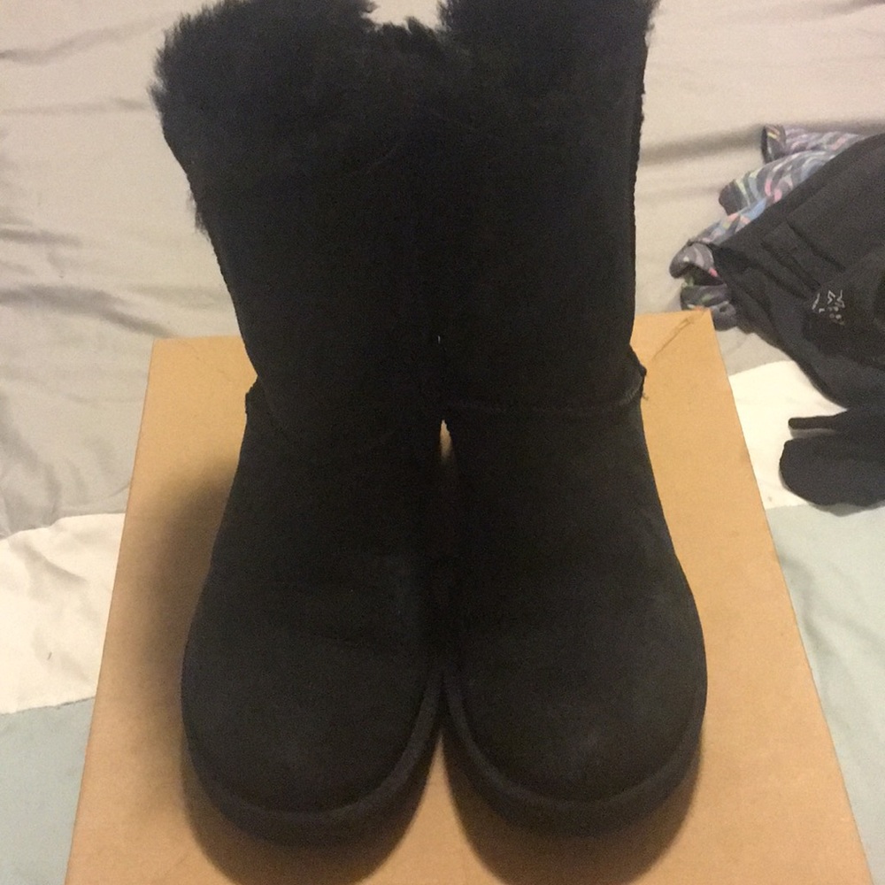 black Ugg boots